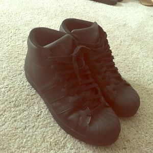 ALL BLACK HIGH TOP ADDIDAS ‼️